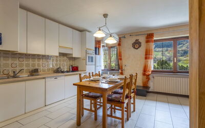 Accommodation:&nbsp;Santa Lucia 200.3