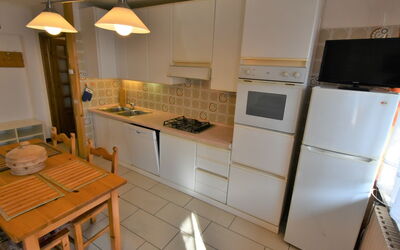 Accommodation:&nbsp;Santa Lucia 200.3