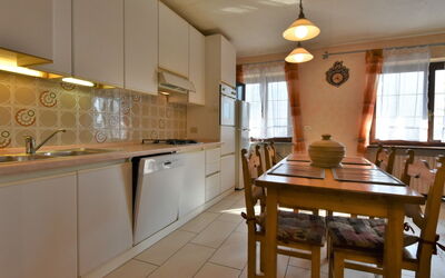 Accommodation:&nbsp;Santa Lucia 200.3