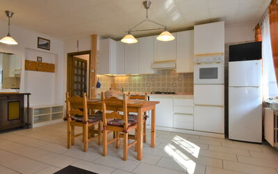 Accommodation:&nbsp;Santa Lucia 200.3