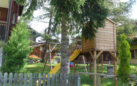 Diana: House, Tree, Property, Home, Neighbourhood, Building, Cottage, Real Estate, Plant