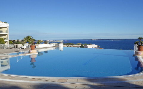 Cannes 462: Water, Sky, Swimming Pool, Azure, Building, Outdoor Furniture, Seaside Resort, Shade, Leisure, Sunlounger