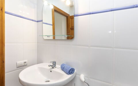 Aguamarina: Mirror, Tap, Bathroom Sink, Plumbing Fixture, Sink, Bathroom, Purple, Interior Design, Building, Architecture