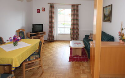 Accommodation:&nbsp;Frank 100.1