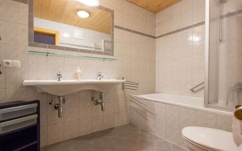 Längenfeld 165: Flooring, Plumbing Fixture, Bathroom, Interior Design, Floor, Sink, Bathroom Sink, Wood, Tap, Ceiling