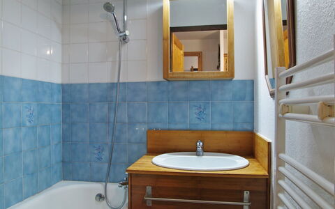 Les Chamois: Bathroom, Room, Property, Bathroom Sink, Bathroom Cabinet, Tile, Tap, Sink, Bathroom Accessory, Plumbing Fixture