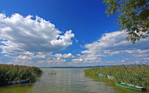 Ruby 1: Sky, Body Of Water, Natural Landscape, Water, Nature, Cloud, Water Resources, River, Daytime, Waterway