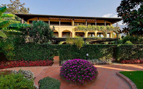 Giardino: Property, Building, Garden, Real Estate, Botany, House, Architecture, Hacienda, Home, Estate