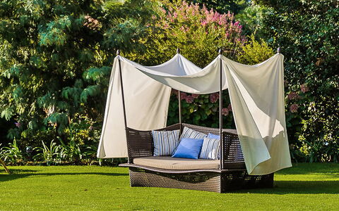 Giardino: Tent, Tree, Grass, Shade, Canopy, Pavilion, Leisure, Camping, Backyard