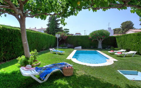 Montalt Vi: Plant, Water, Property, Building, Botany, Green, Nature, Swimming Pool, Azure, Sky