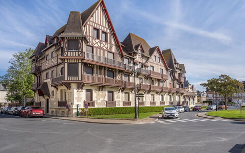 Le Normandie Home: Cloud, Sky, Plant, Building, Car, Tree, Window, Urban Design, Condominium, House
