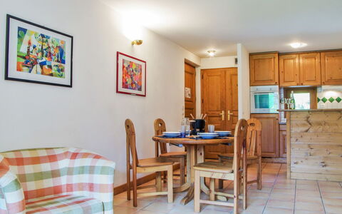 Les Capucins: Table, Furniture, Picture Frame, Azure, Chair, Wood, Building, Living Room, Interior Design, Houseplant