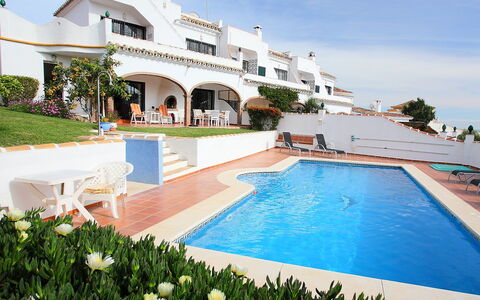 Villa Cielo: Water, Plant, Sky, Building, Property, Daytime, Azure, Cloud, Flower, Swimming Pool
