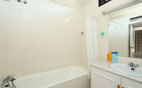 Villa Cielo: Mirror, Plumbing Fixture, Sink, Property, Tap, White, Bathroom Cabinet, Bathtub, Shower, Bathroom