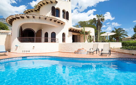 Luz Y Paz: Cloud, Water, Sky, Property, Building, Swimming Pool, Azure, Plant, Seaside Resort, Leisure