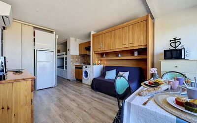 Accommodation:&nbsp;Le Lagon Bleu 135.10