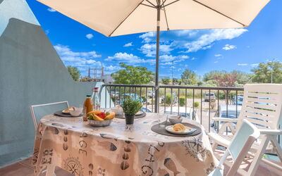 Le Lagon Bleu 135.4: Cloud, Sky, Table, Property, Daytime, Tableware, Furniture, Plant, Food, Azure