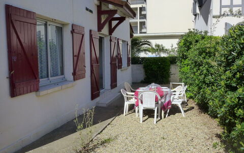 Jean Michel: Property, House, Room, Building, Real Estate, Backyard, Home, Cottage, Apartment, Yard