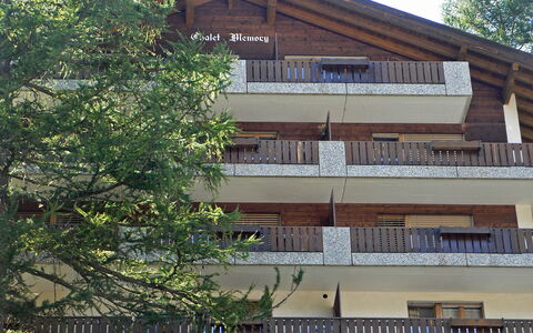 Memory: Property, Sky, Window, Building, Tree, Plant, Urban Design, Wood, Neighbourhood, Facade