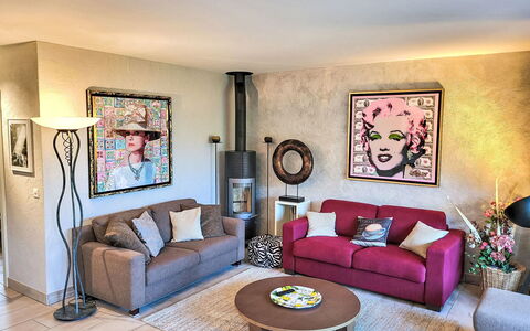 Collina Verde B: Furniture, Interior Design, Couch, Flooring, Floor, Wall, Living Room, Room, Wood, Home