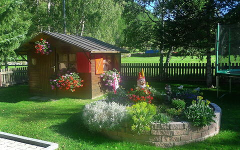 Amara: Yard, Garden, Property, Grass, Home, House, Natural Landscape, Backyard, Lawn, Cottage