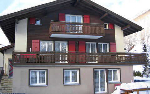 Amara: Sky, Building, Cloud, Window, Snow, Tree, House, Cottage, Neighbourhood, Residential Area