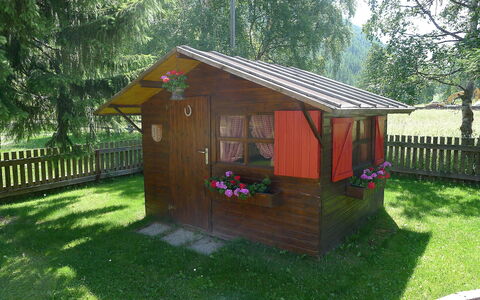 Amara: Shed, Garden Buildings, Building, Backyard, House, Cottage, Yard, Log Cabin, Grass, Outdoor Structure