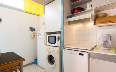 Le Gallia: Property, Room, Major Appliance, Laundry Room, Kitchen, Building, House, Furniture, Cabinetry, Interior Design