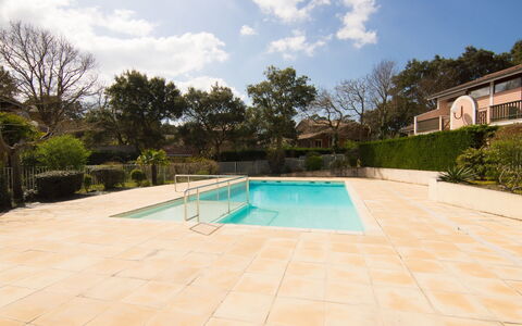 Le Gallia: Property, Swimming Pool, Real Estate, House, Residential Area, Estate, Building, Home, Architecture, Vacation