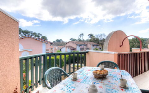 Le Gallia: Property, Real Estate, House, Home, Vacation, Room, Building, Sky, Apartment, Tree
