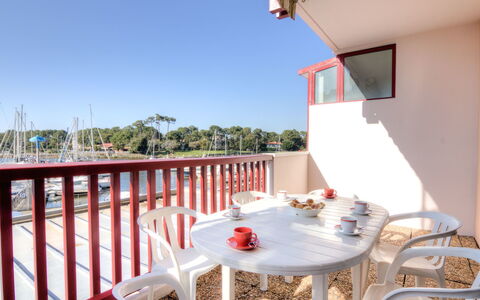 Le Grand Pavois: Property, Room, Building, Real Estate, House, Furniture, Home, Apartment, Vacation, Sky