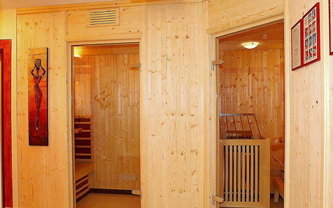 Mayrhofen 700: Property, Wood, Door, Wood Stain, Floor, Flooring, Hardwood, Varnish, Ceiling
