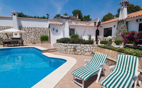 Salto del Monte: Property, Building, Swimming Pool, House, Real Estate, Home, Villa, Estate, Residential Area, Vacation