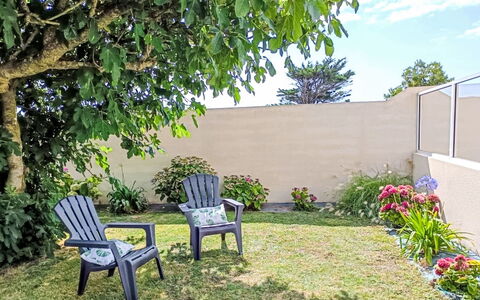Sables Blancs: Furniture, Outdoor Furniture, Chair, Garden, Shrub, Outdoor Table, Lawn, Backyard, Groundcover