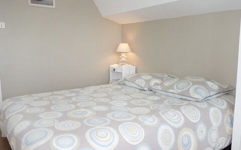 Sables Blancs: Bedroom, Bed, Furniture, Bed Sheet, Room, Bedding, Property, Bed Frame, Mattress, Wall