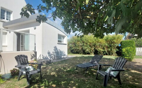 Sables Blancs: Garden, Shade, Lawn, Landscaping, Estate, Yard, Cottage, Backyard, Outdoor Furniture, Villa
