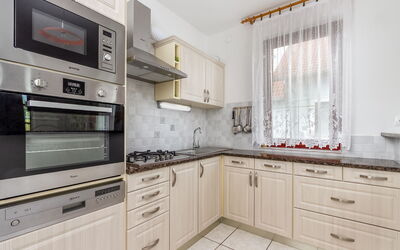 Accommodation:&nbsp;Yellow 1 106.1