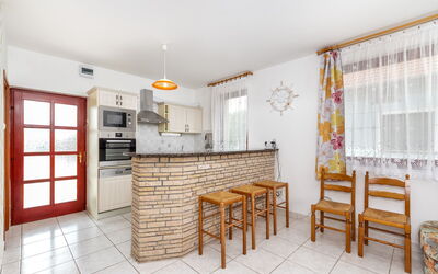 Accommodation:&nbsp;Yellow 1 106.1