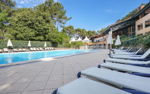 Lacanau 190: Water, Sky, Plant, Furniture, Swimming Pool, Outdoor Furniture, Shade, Cloud, Building, Tree