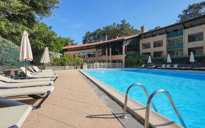Lacanau 190: Water, Sky, Plant, Swimming Pool, Building, Tree, Shade, Body Of Water, Outdoor Furniture, Leisure