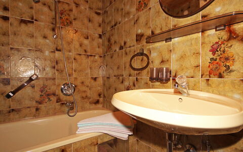 Hussl: Bathroom, Room, Property, Wall, Interior Design, Tap, Tile, Bathtub, Floor, House