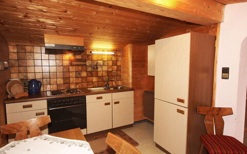 Hussl: Room, Property, Furniture, Building, Interior Design, Ceiling, Floor, House, Countertop, Cabinetry