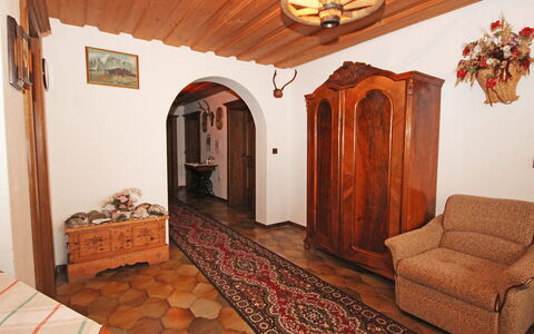 Hussl: Property, Building, Wood, Lighting, Interior Design, Flooring, Floor, Living Room, Comfort, Hall