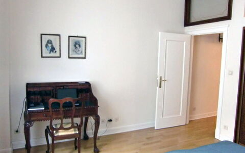 Rynek Starego Miasta: Room, Property, Furniture, Floor, Wall, House, Building, Interior Design, Bedroom, Hardwood
