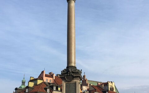 Rynek Starego Miasta: Sky, Cloud, Statue, Architecture, Building, Sculpture, City, Monument, Art