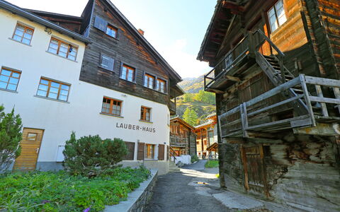 Lauberhaus: Plant, Sky, Building, Window, Cloud, Road Surface, Urban Design, House, Neighbourhood, Residential Area