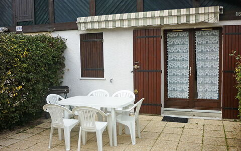 Capbreton 606: Property, House, Building, Table, Furniture, Real Estate, Room, Patio, Home, Cottage