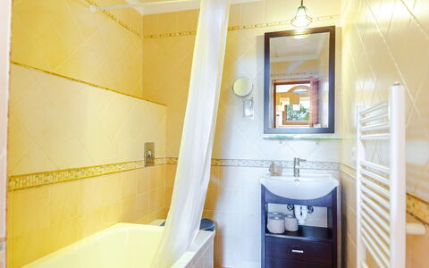 Cala Torta Na Lluny: Mirror, Plumbing Fixture, Bathtub, Property, Tap, Building, Cabinetry, Bathroom Cabinet, Drawer, Bathroom