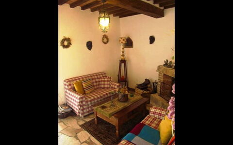 Accommodation:&nbsp;Costanza