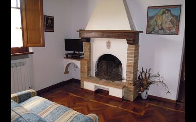 Selene: Hearth, Fireplace, Masonry Oven, Room, Property, Wood-Burning Stove, Floor, Living Room, Wood Flooring, Hardwood